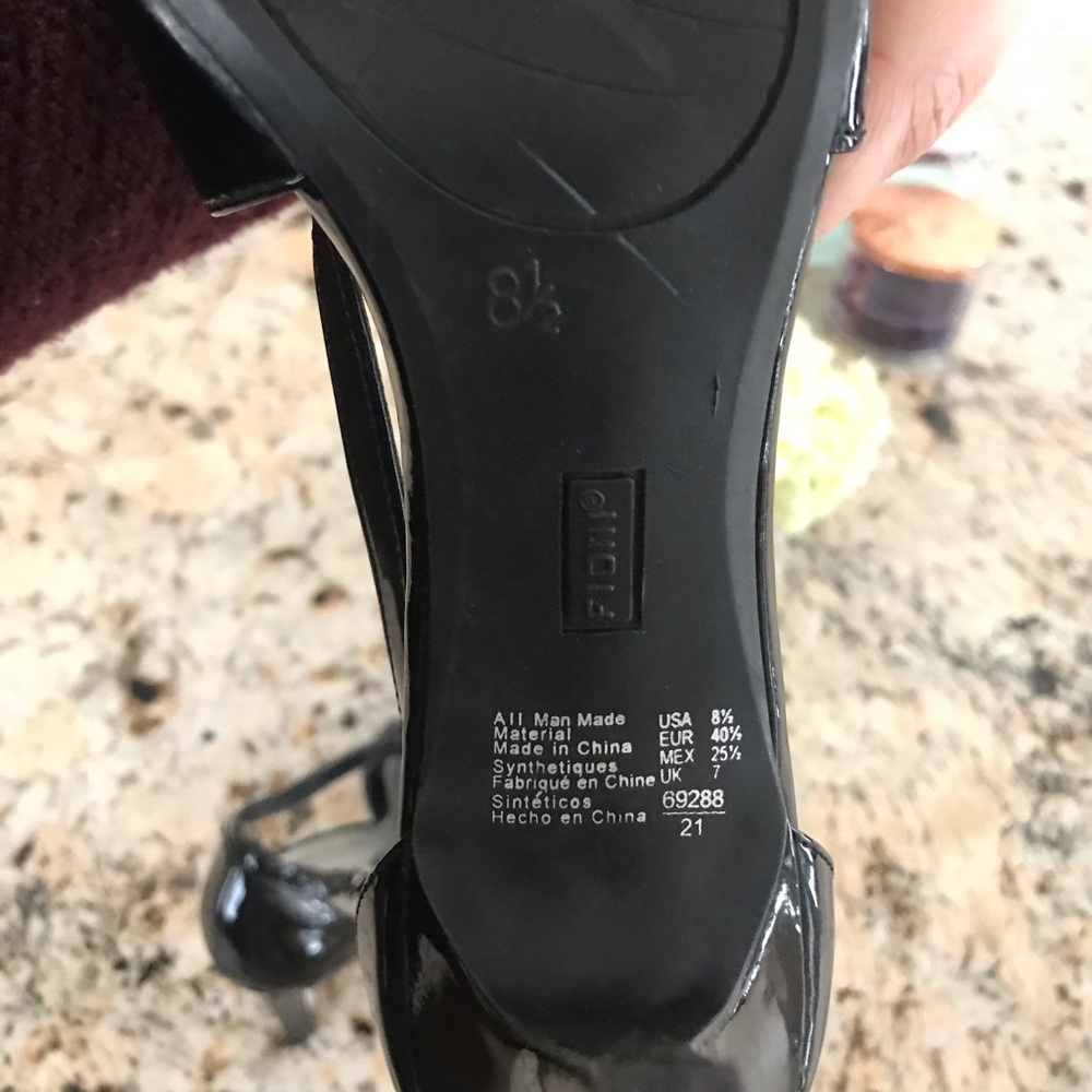 Black Peak Toe Heels - Picture 5 of 5